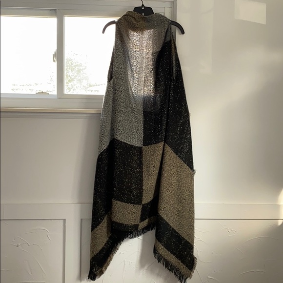 Handkerchief hem sleeveless sweater coverup - Picture 3 of 4